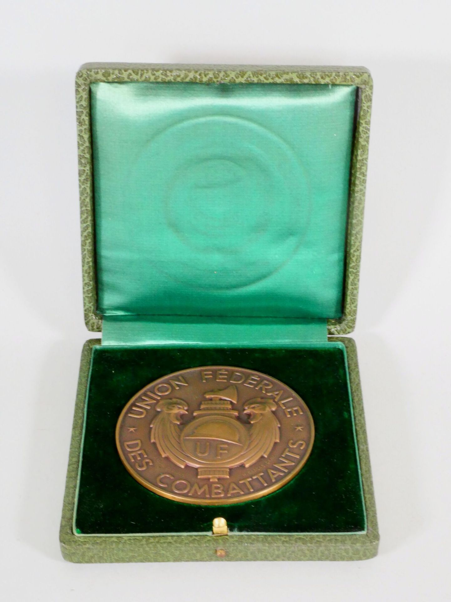 Null Lot: 2 Chevalier de l'ordre national du Mérite stars, including one miniatu&hellip;