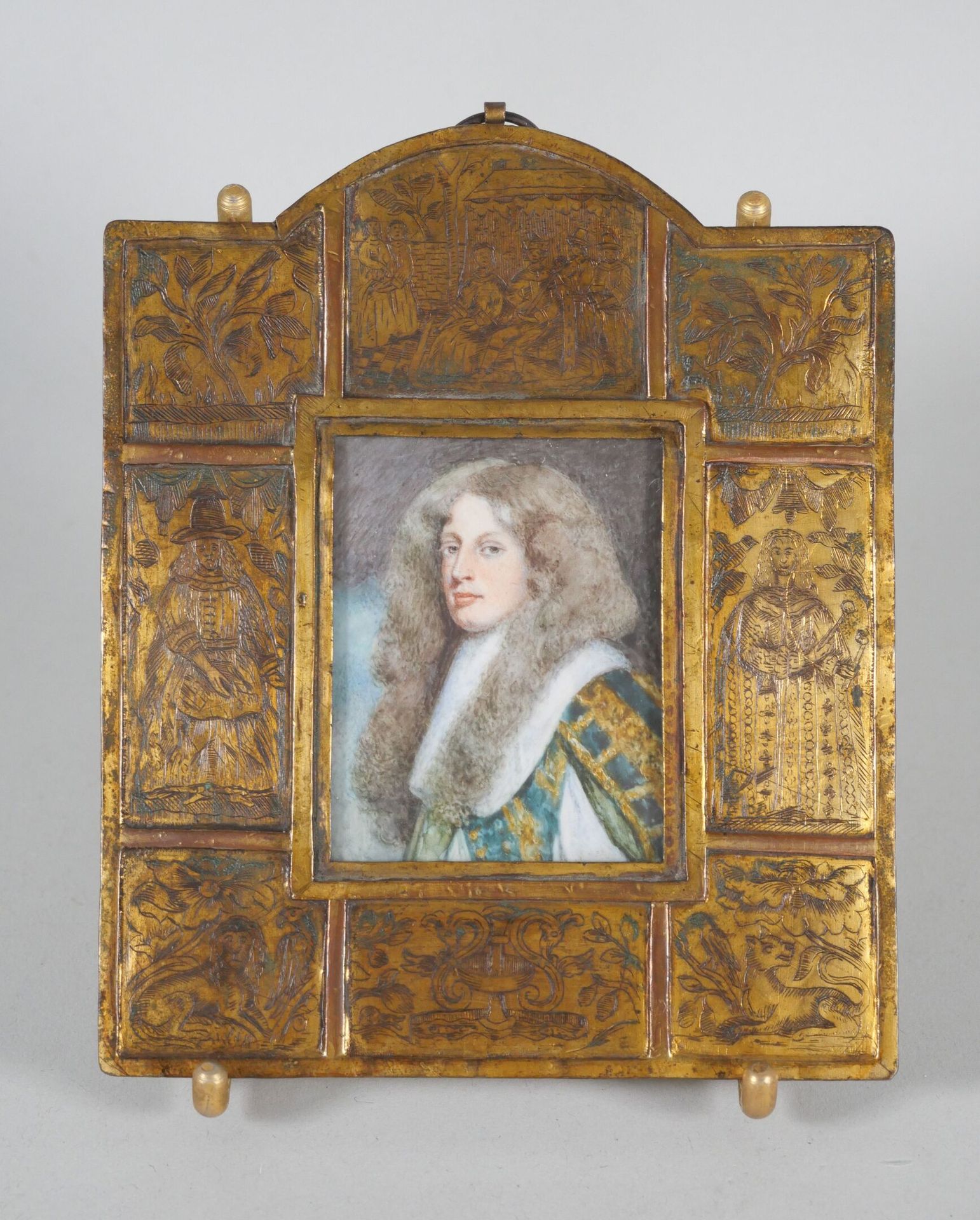 Null 长方形的微型画，描绘的是假定的蒙茅斯公爵的肖像，用雕刻和镀金的黄铜做框架，装饰着人物、动物和动画场景。 
根据背面的标签，他是詹姆斯-斯科特，第一任蒙&hellip;