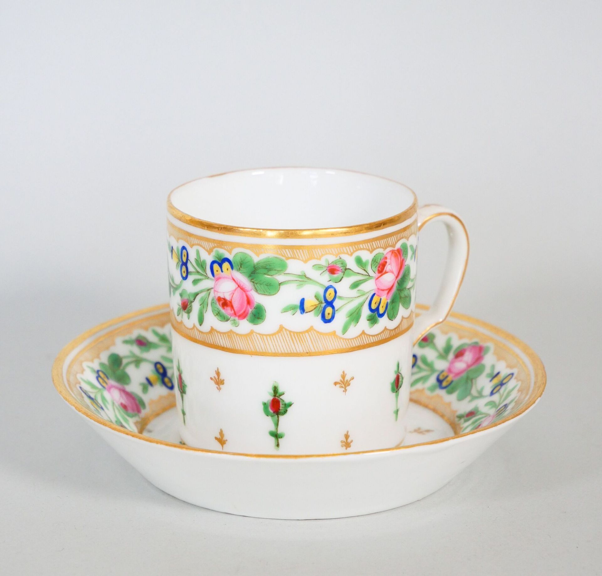 Null PARIS (Nast):
Porcelain litron cup and saucer with polychrome and gold deco&hellip;