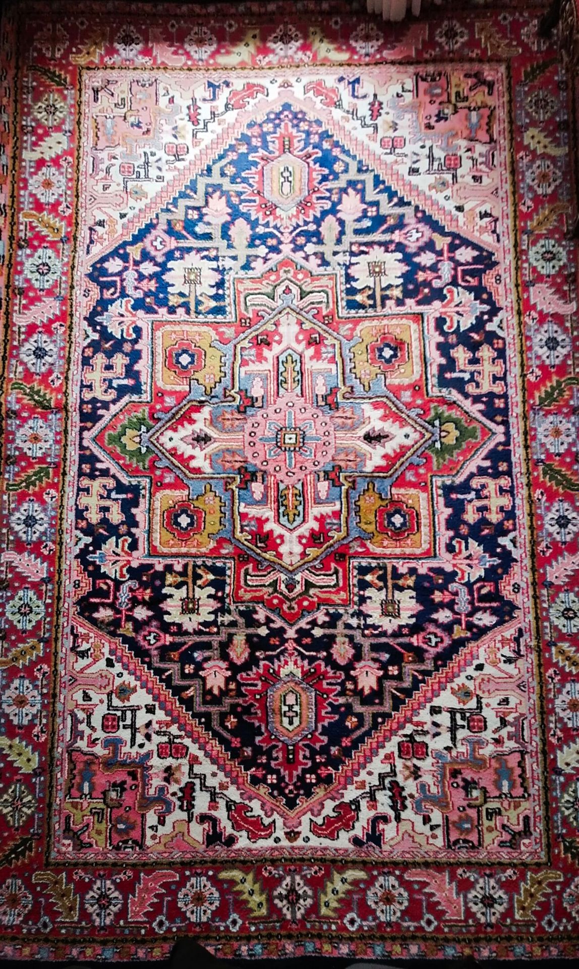 Null Grand tapis en laine à décor géométrique
Dimensions : 204 x 310 cm

Le retr&hellip;