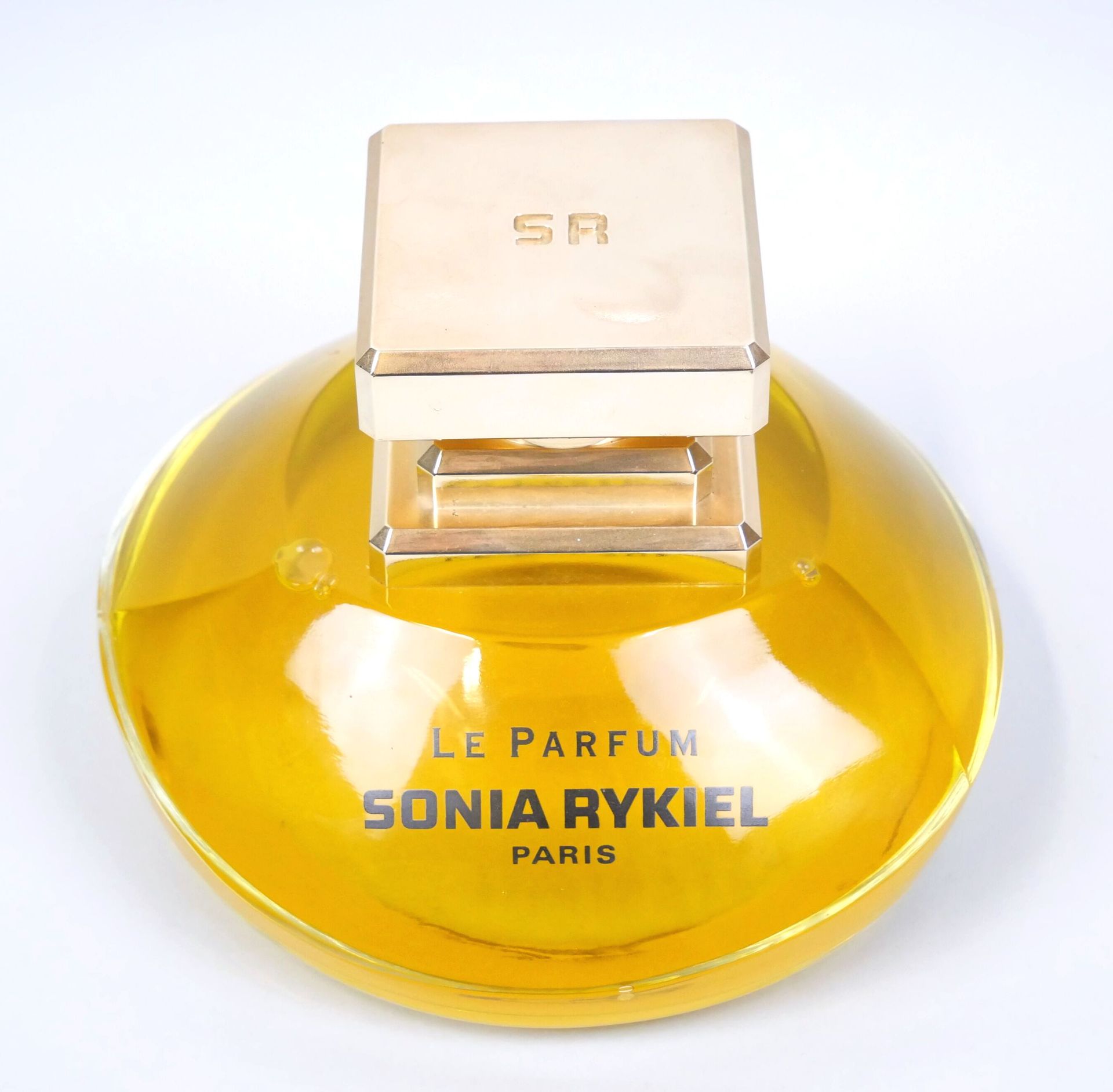 Null SONIA RYKIEL PARÍS
Frasco ficticio de vidrio "Le Parfum".
Dimensiones: 16 x&hellip;