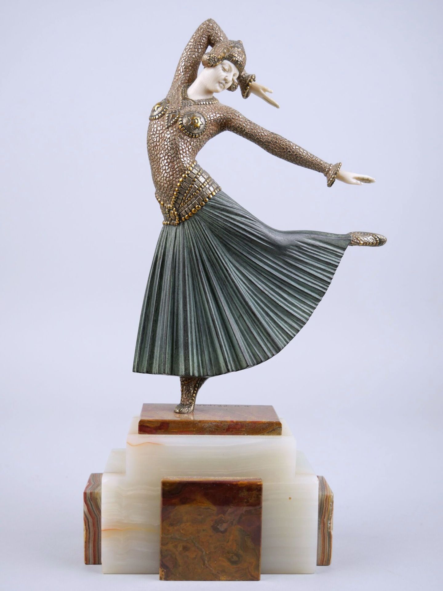 Null Demeter CHIPARUS (1886-1947)
Ayouta
Épreuve chryséléphantines en bronze dor&hellip;