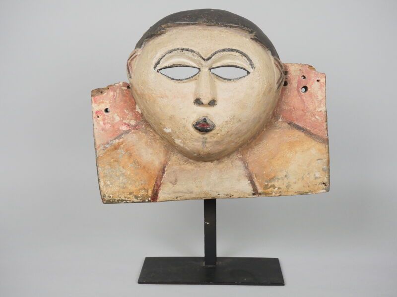 Null GABON - peuple TSANGI

Fragments de planche à décor de masque couvert de pe&hellip;