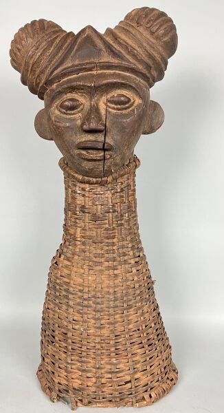 Null CAMEROUN - peuple BAMOUN

Cimier représentant une effigie princière montée &hellip;