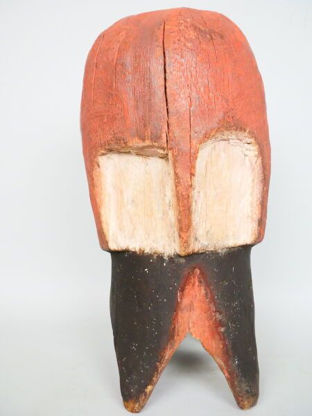 Null NIGERIA - peuple MUMUYE

Masque casque à bouche et à quatre becs. 

H. 37 c&hellip;