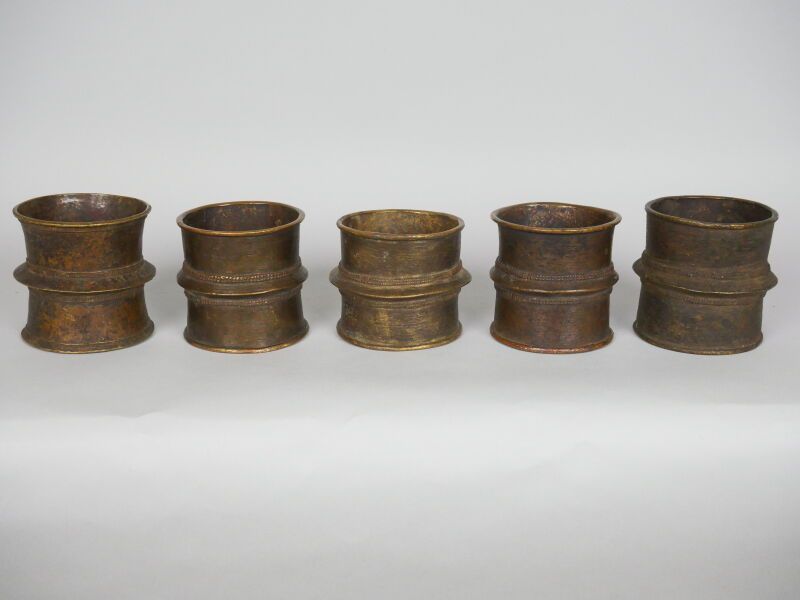 Null CAMEROUN - peuple FALLI

Lot de cinq bracelets en bronze à cire perdue.

H.&hellip;