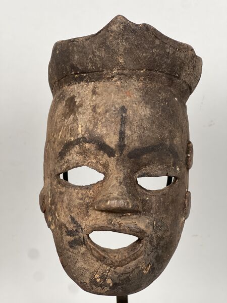 Null NIGERIA - Popolo BINI

Piccola maschera con naso all'insù e diadema sul cop&hellip;