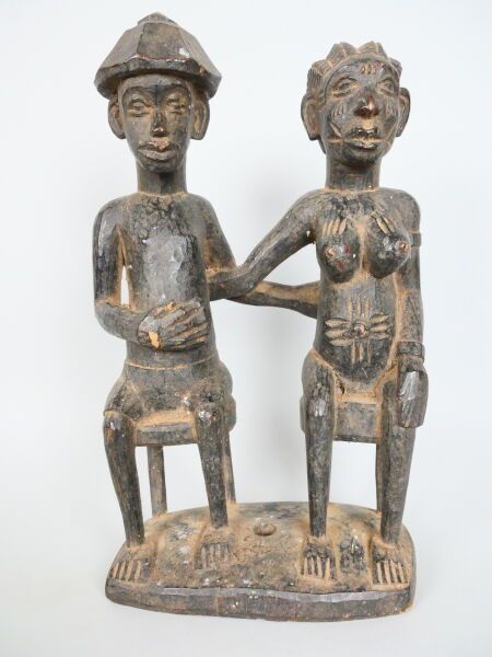 Null GHANA - peuple ASHANTI

Couple enlacé assis sur deux tabourets, bois à pati&hellip;