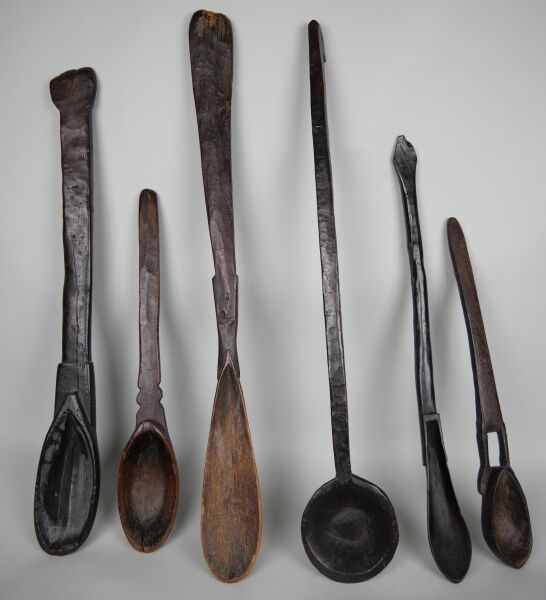 Null AFRICA OCCIDENTALE 

Set di sei cucchiai.

H. Da 50 cm a 78 cm

Consulente &hellip;