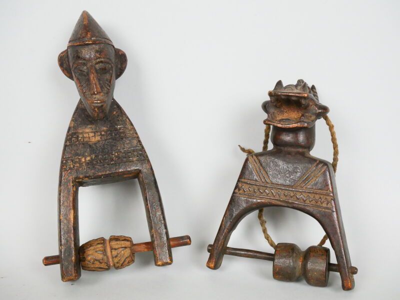 Null COTE D'IVOIRE - peuple SENOUFO

Lot de deux étriers de métier à tisser en b&hellip;