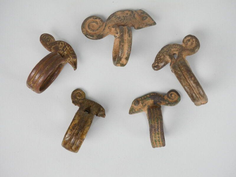 Null COTE D'IVOIRE - peuple SENOUFO

Lot de cinq bagues en bronze à cire perdue,&hellip;