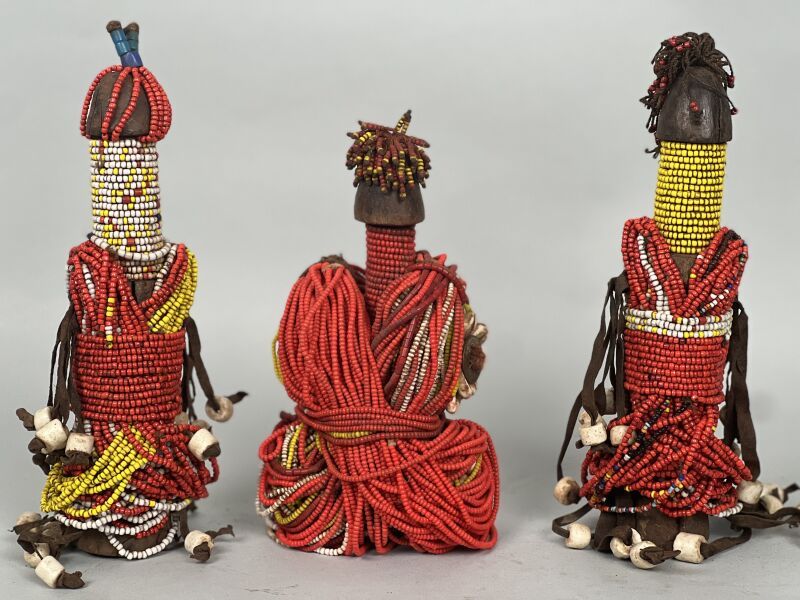 Null CAMEROON - FALLI / NAMJI people

A set of three wooden fertility dolls cove&hellip;