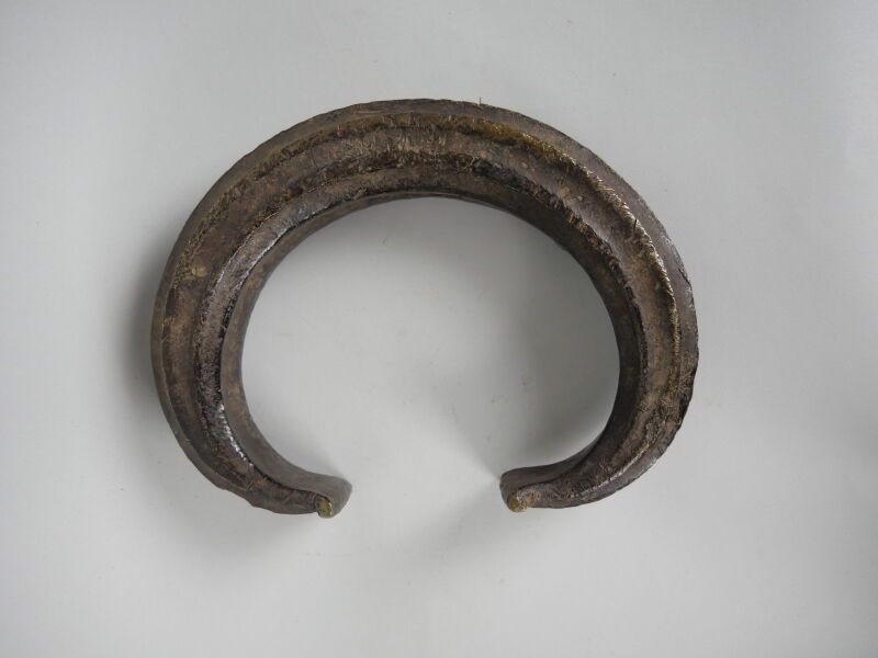 Null GABON - peuple FANG

Torque en bronze très belle patine noire de grande uti&hellip;
