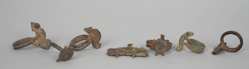 Null COTE D'IVOIRE - peuple SENOUFO

Lot de six bagues décorées d'un caméléon et&hellip;