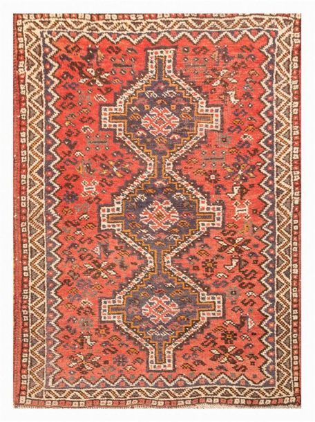 Null Tapis Pesan Chiraz moderne 
A décor de trois médailons sur fond rouge 
144 &hellip;