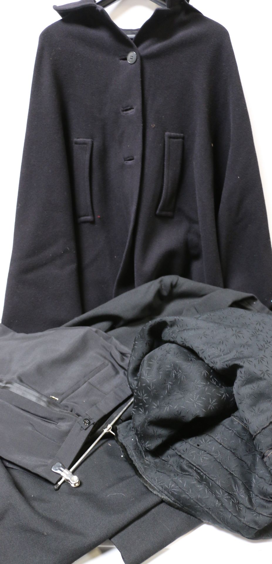 Null Robe longue, cape, pantalon de smoking, veste longue…