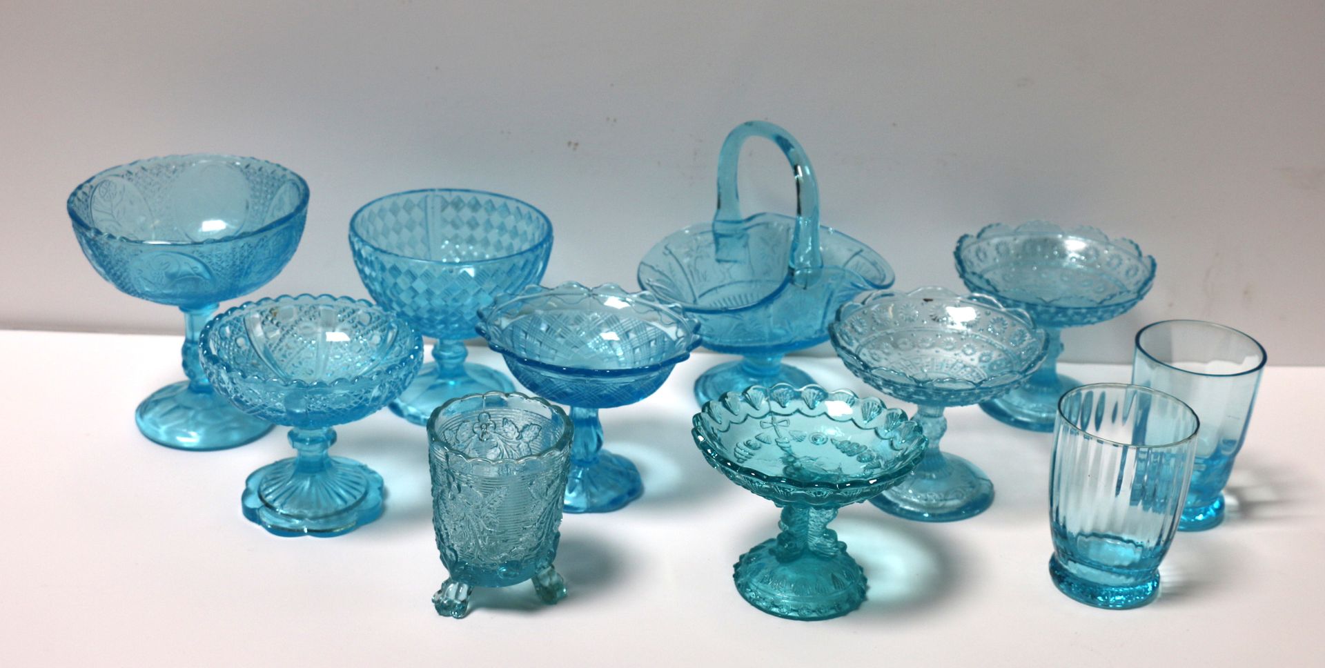 Null Portieux : batch of about ten pieces of moulded glass, blue pressed