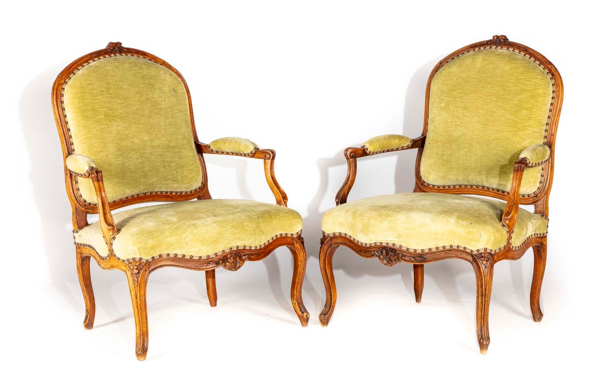 Null Suite of four moulded and carved beechwood armchairs with flat rounded back&hellip;