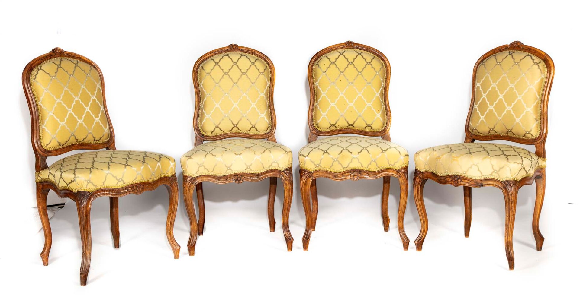 Null Suite von vier Stühlen aus Buche und Nussbaum mit flachen abgerundeten Rück&hellip;