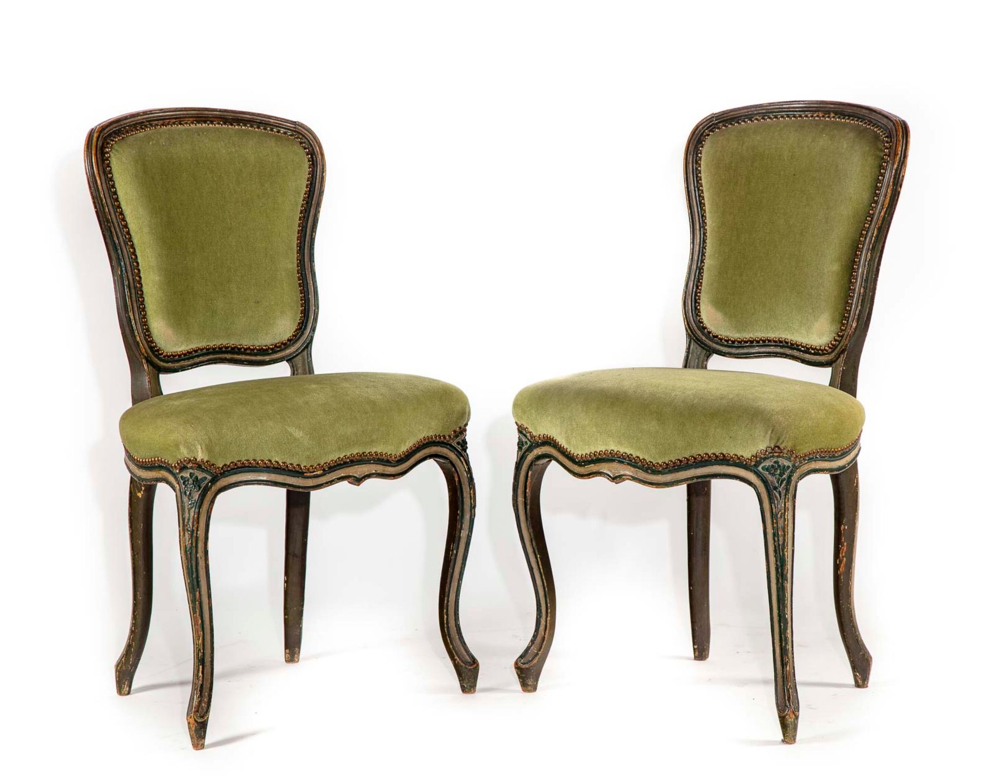 Null Two lacquered wood chairs with rechambered mouldings, violin back, curved l&hellip;