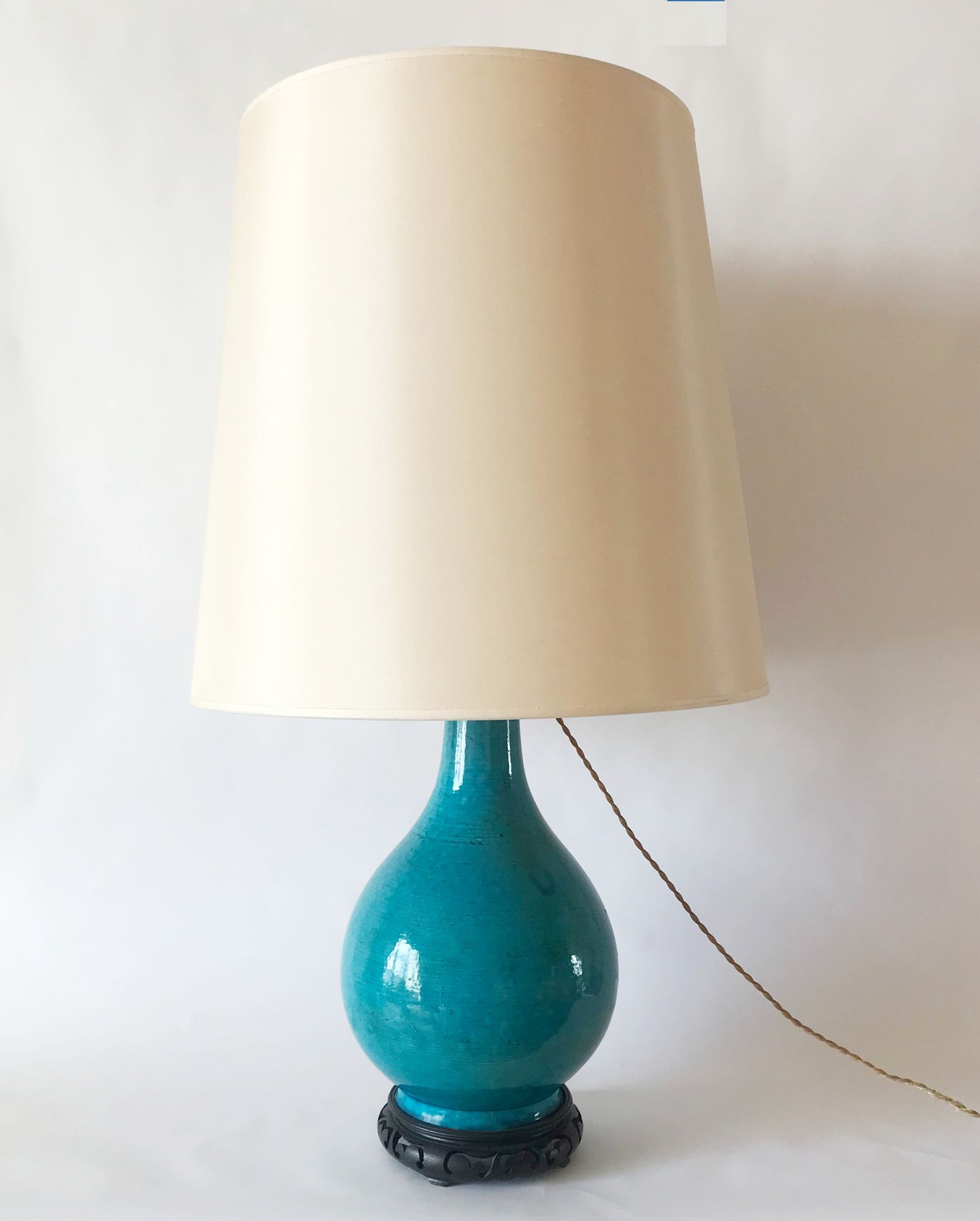 CHINE CHINA

Blue glazed ceramic bottle-shaped vase

Mounted and lamp

Wooden ba&hellip;
