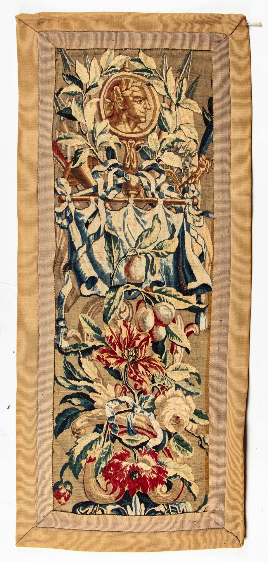 Null Elemento de tapicería con puntas pequeñas

Siglo XIX

113 x 48 cm