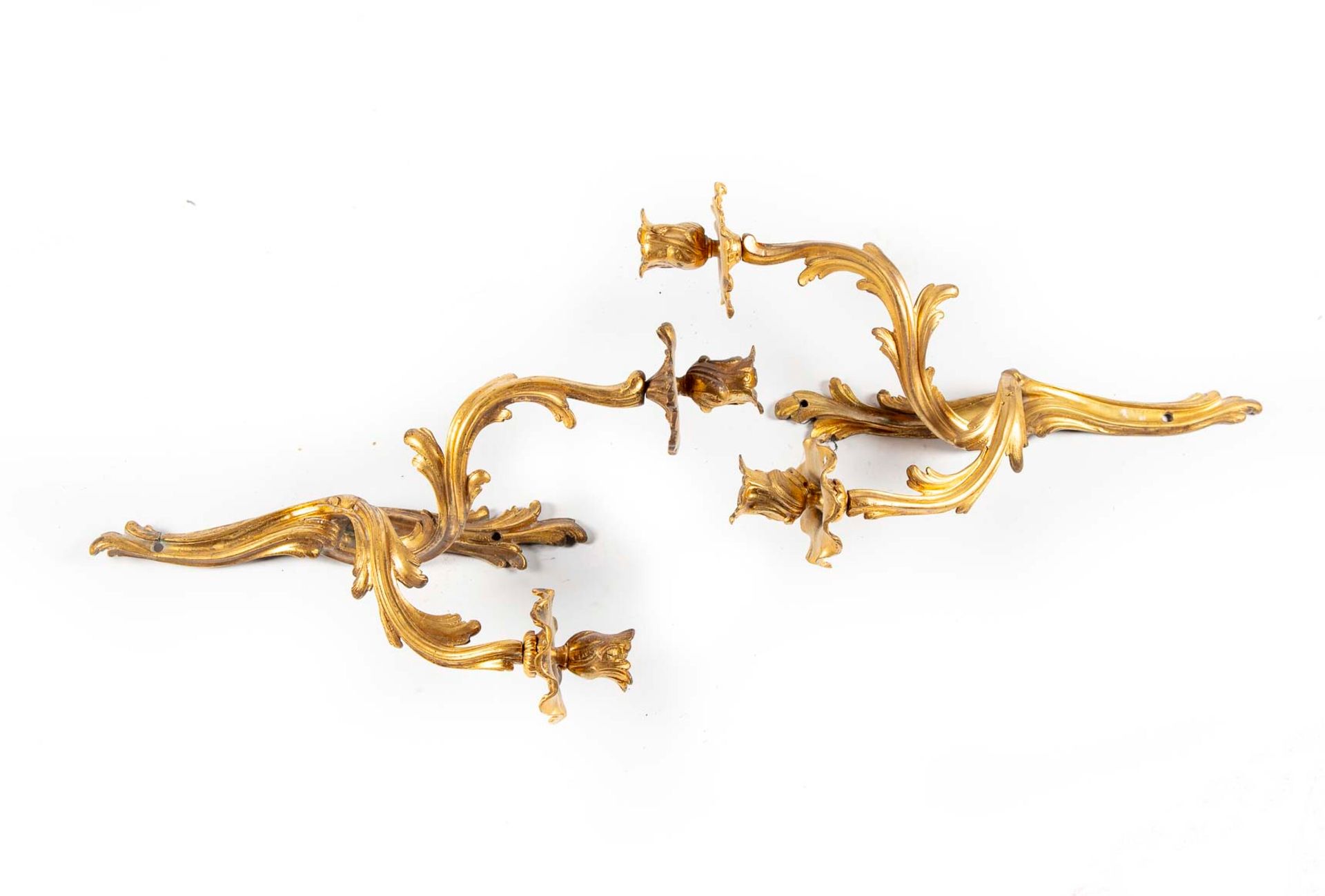 Null Pair of ormolu sconces with two arms chased with Rocaille foliage

Louis XV&hellip;
