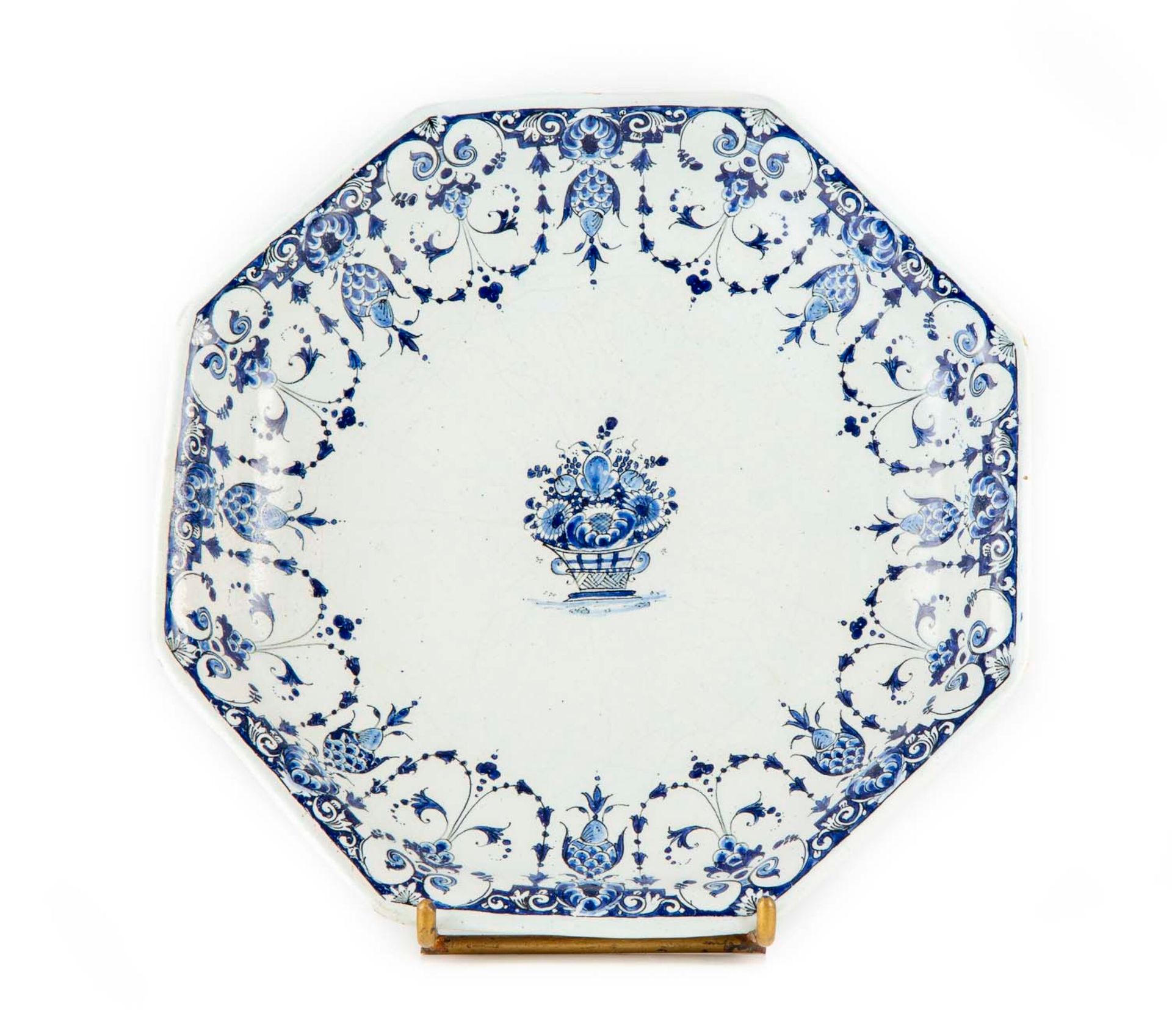 ROUEN ROUEN制造 - 十八世纪

饰有蓝白相间的羊角花和花篮的陶罐

划痕