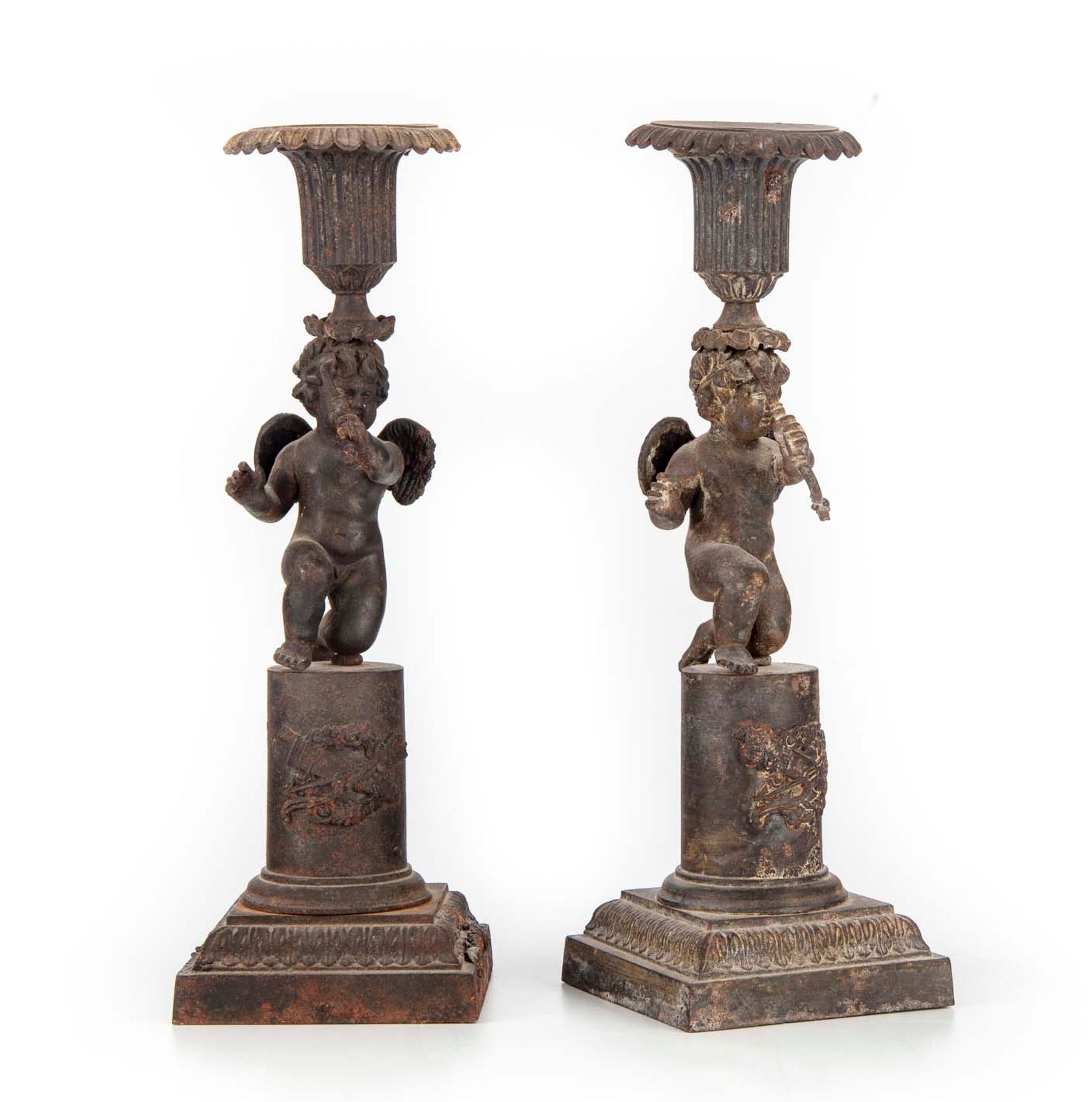Null Pair of regule candlesticks, the shaft in the shape of a cherub bending his&hellip;