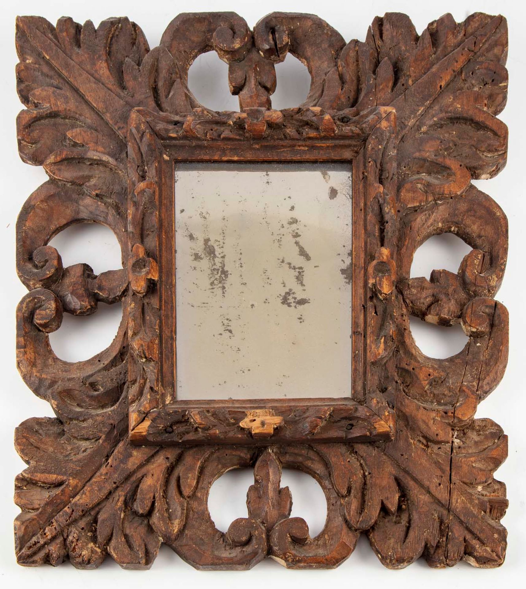 Null Piccolo specchio di quercia decorato con foglie d'acanto

XVIII secolo

Spe&hellip;