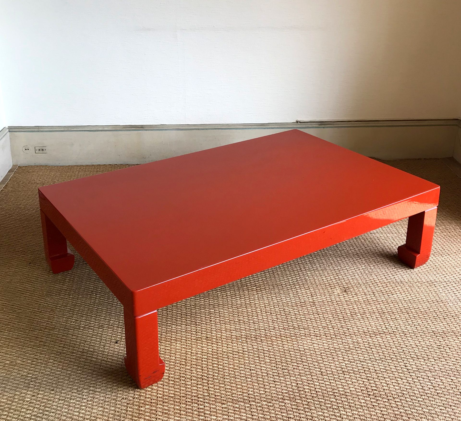 Null 
Rectangular coffee table in red lacquered wood with cubic legs

Work in th&hellip;