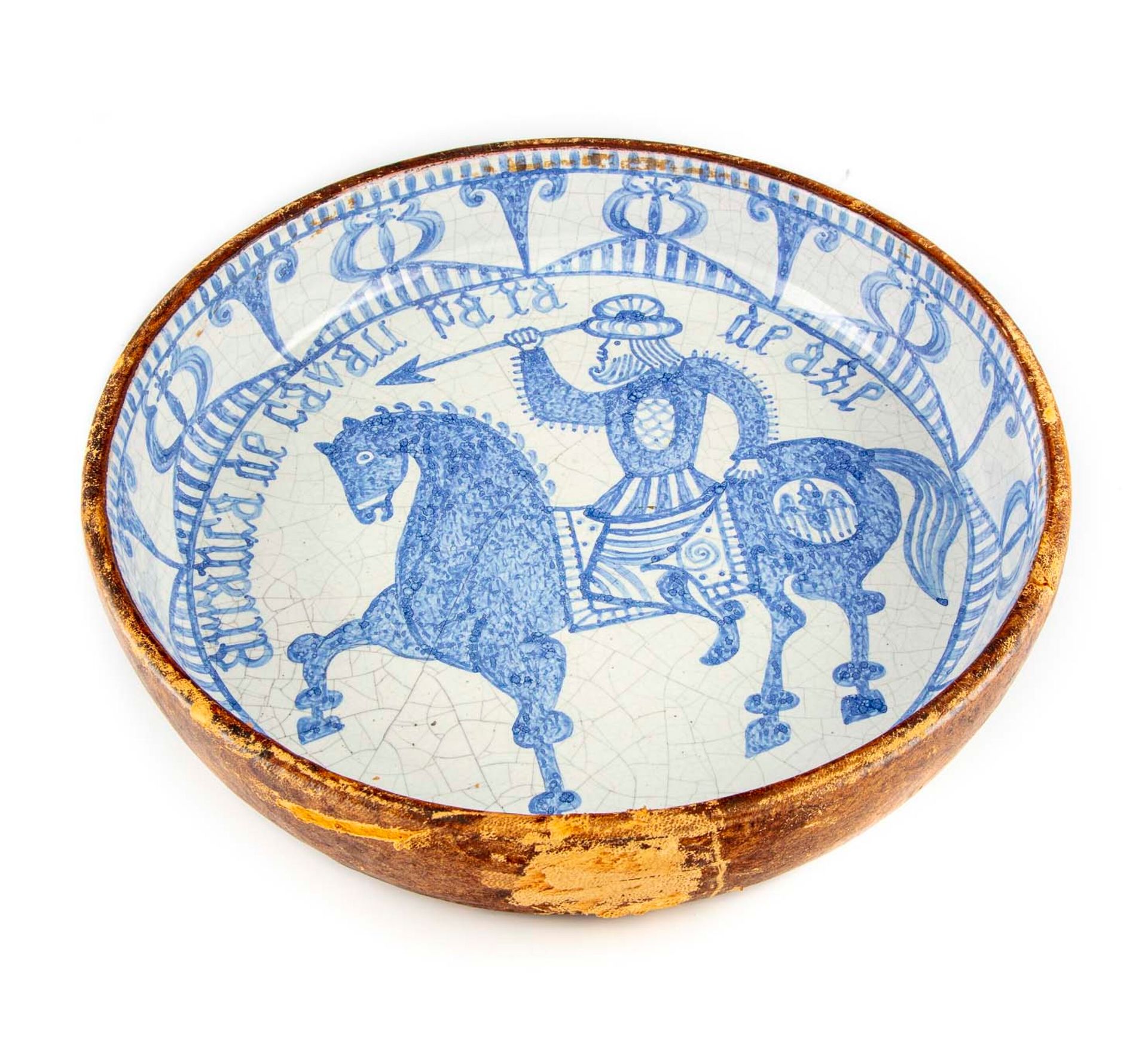 Null 圆形陶器碗，蓝色单色装饰的骑手，背面有皮革衬垫

20世纪

D.34厘米
