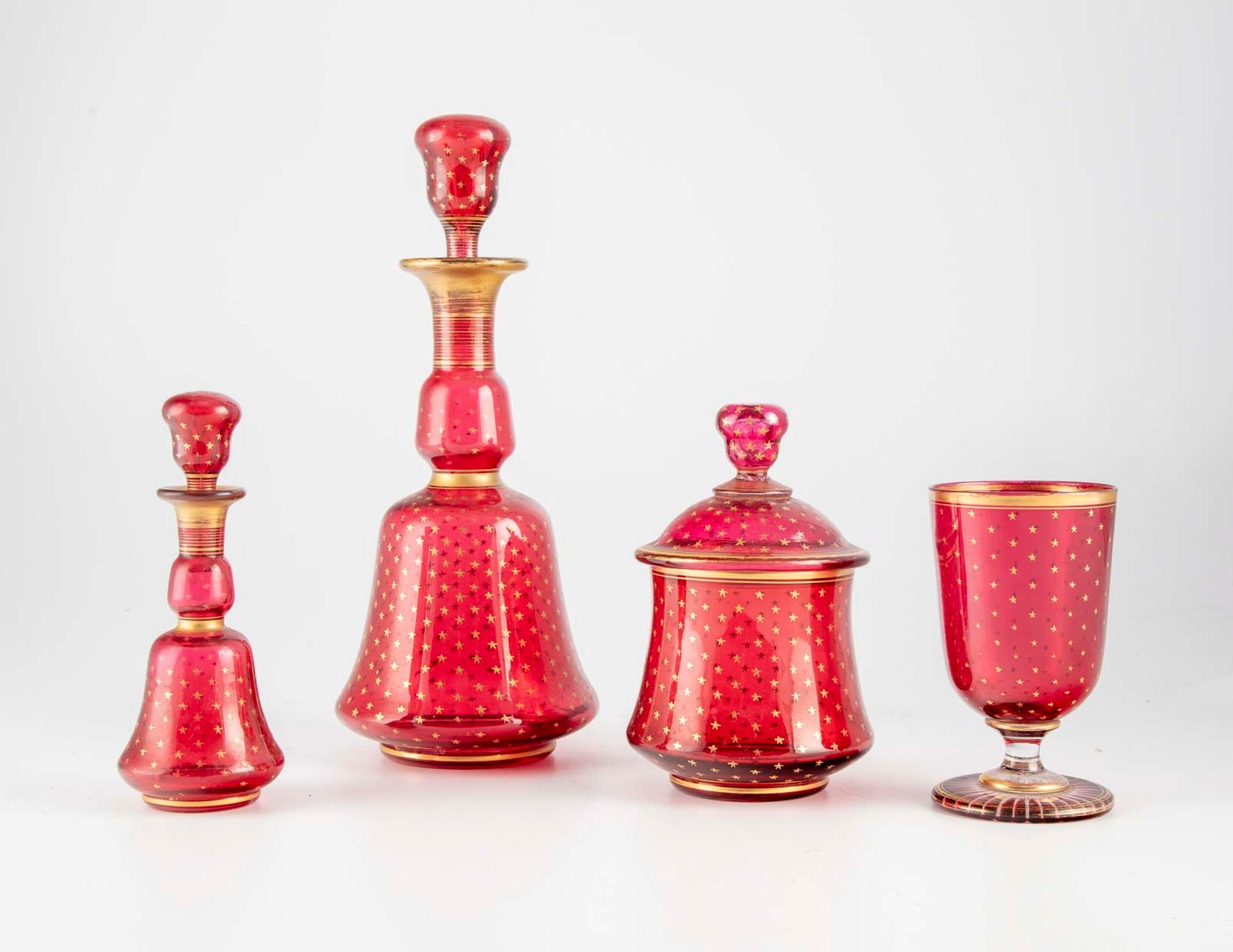 Null Red glass night service with golden stars

19th century