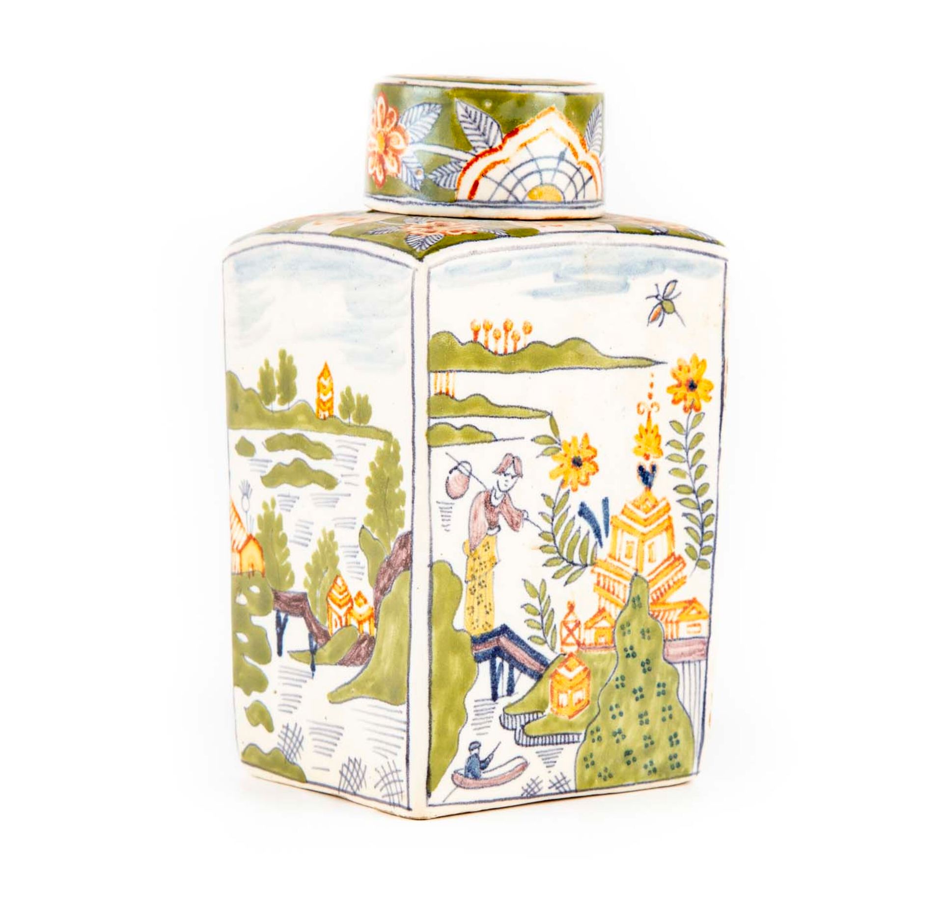 DELFT DELFT(有点)

有盖陶器茶盒，有湖泊风景中的中国人的多色装饰

19世纪末

H.14,5 cm