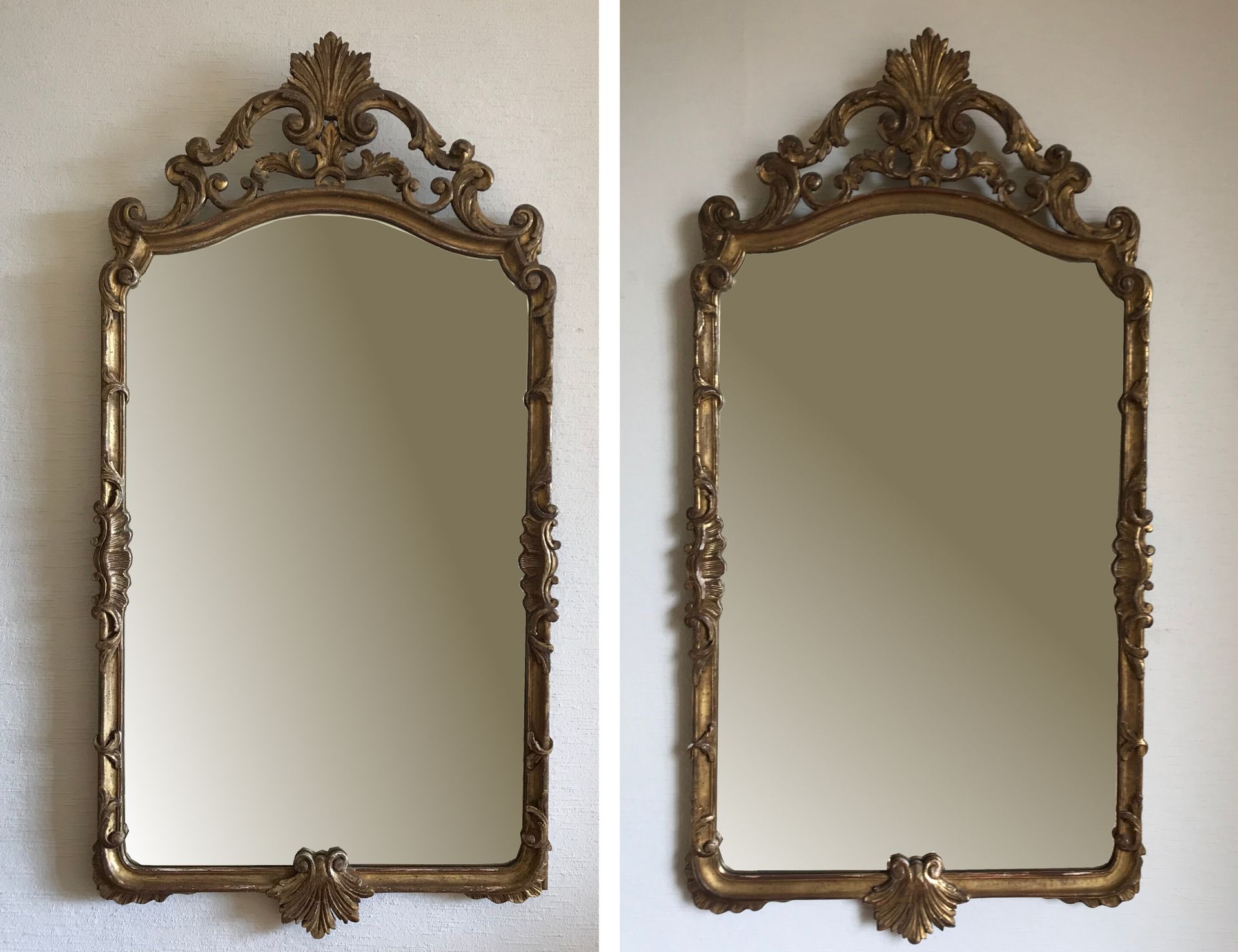 Null 
A pair of giltwood mirrors with mouldings and carved shells, the openwork &hellip;