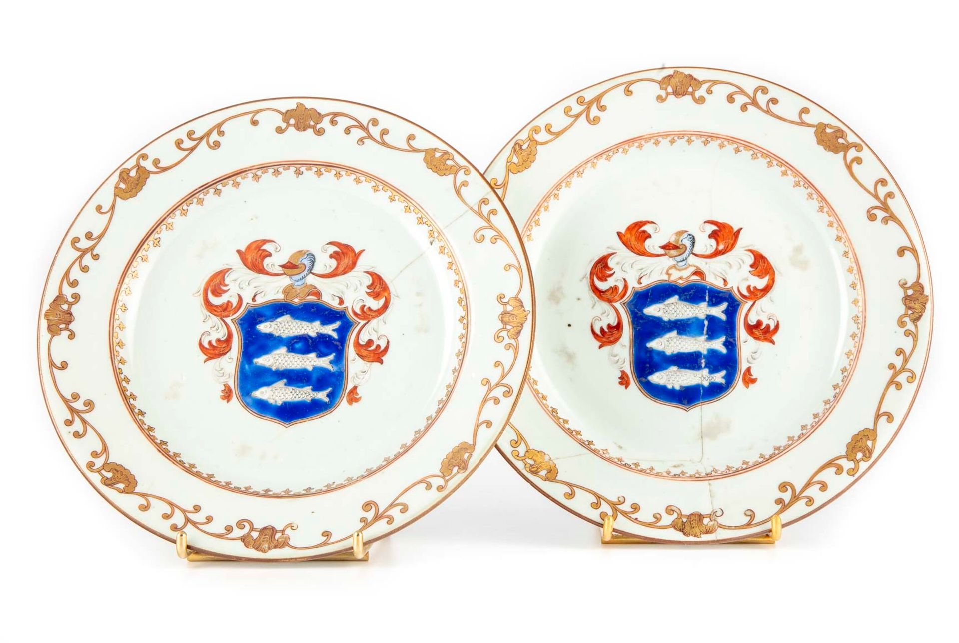 CHINE CHINA

Two porcelain plates with polychrome decoration of coats of arms in&hellip;
