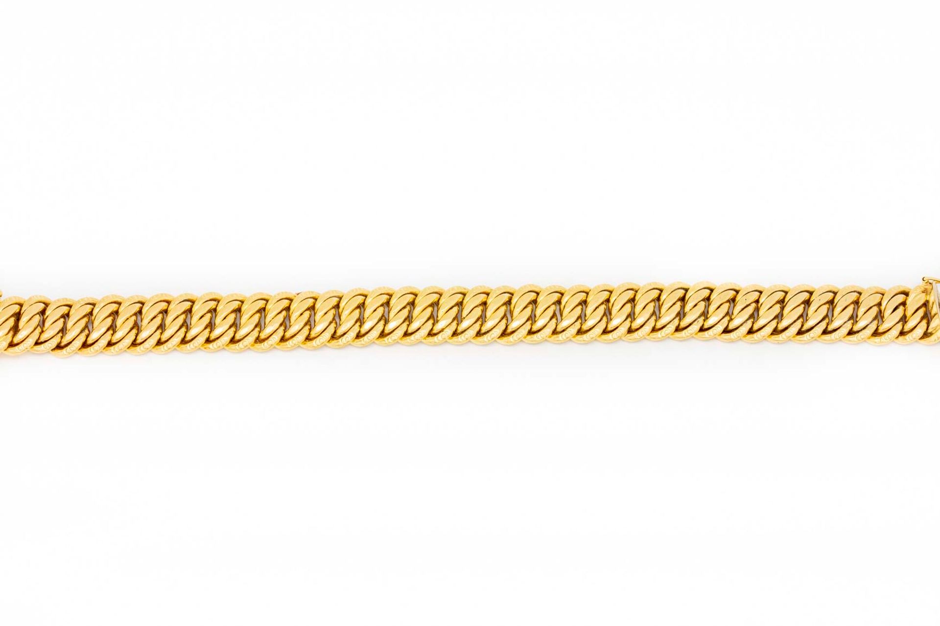 Null Bracelet en or jaune à maillons souples articulés

Poids : 26,4 g.