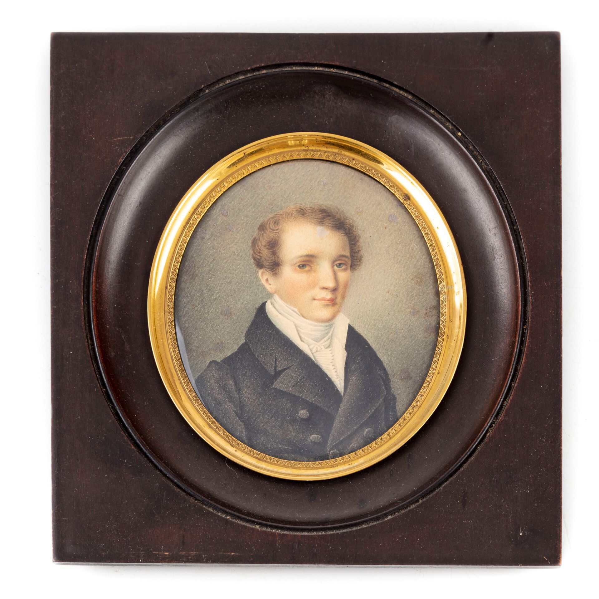 ECOLE FRANCAISE XIXè 法国学校 19世纪上半叶

穿着黑色夹克的男子肖像

椭圆形视图的水彩画

10 x 8 cm

有框

19世纪