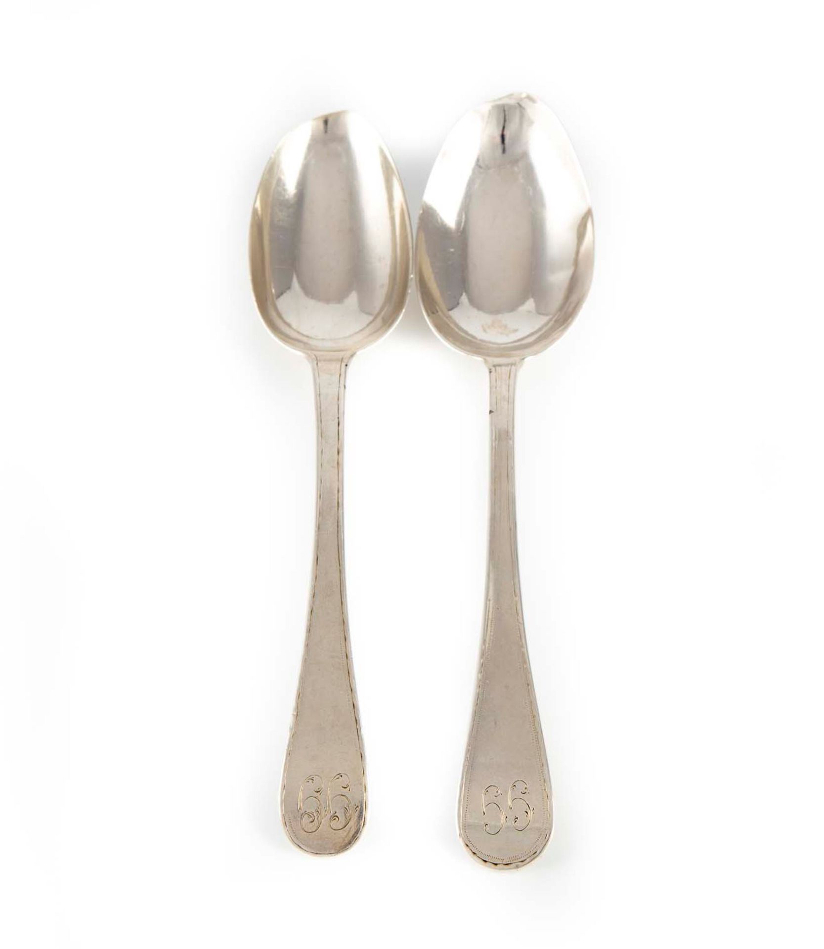 Paul REVERE Paul REVERE

Two spoons in plain silver the edge chased of a small g&hellip;