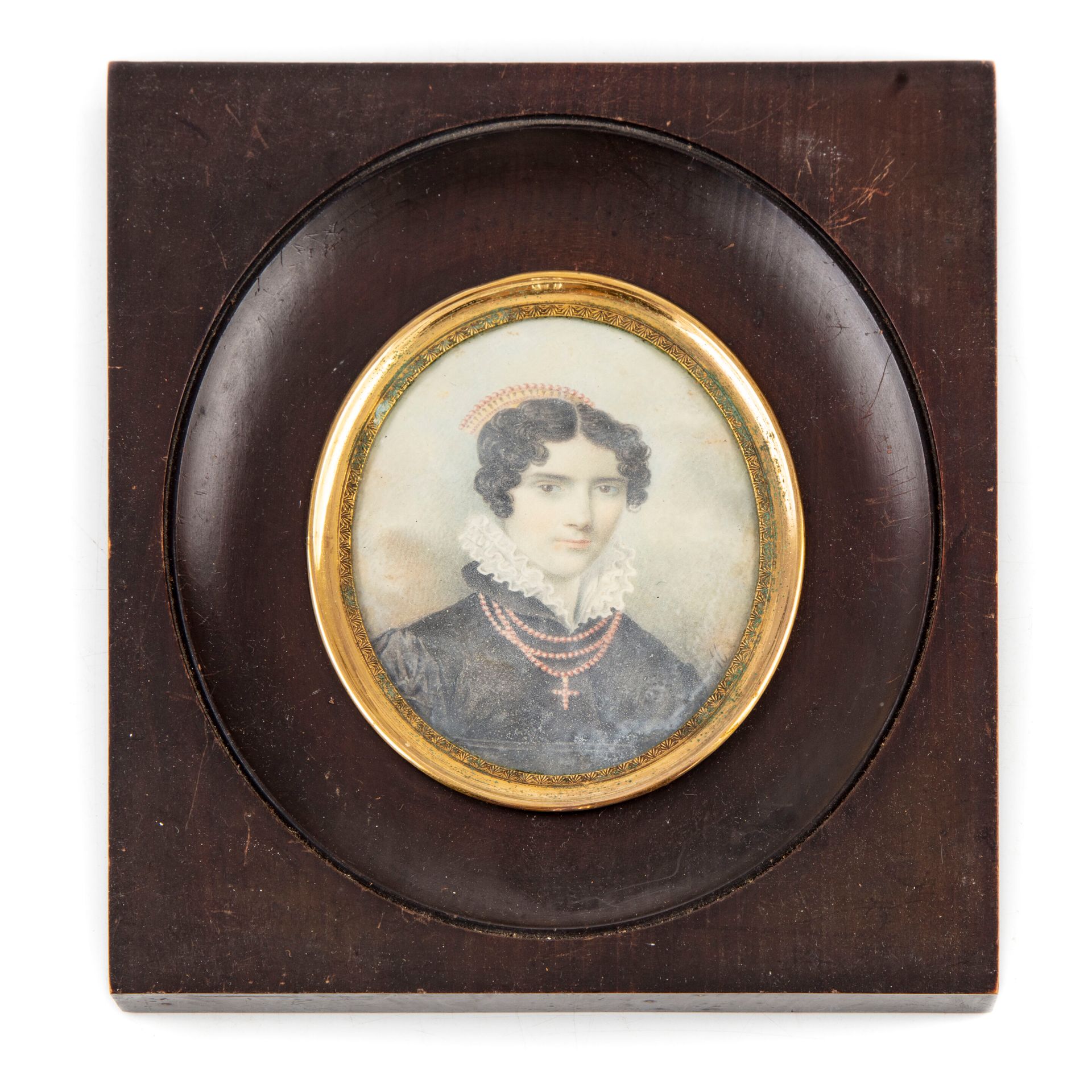 ECOLE FRANCAISE XIXè 约1820年的法国学校

戴着项链和梳子的女人肖像

椭圆形视图的水彩画

右下角有Monogrammed M. 的字&hellip;