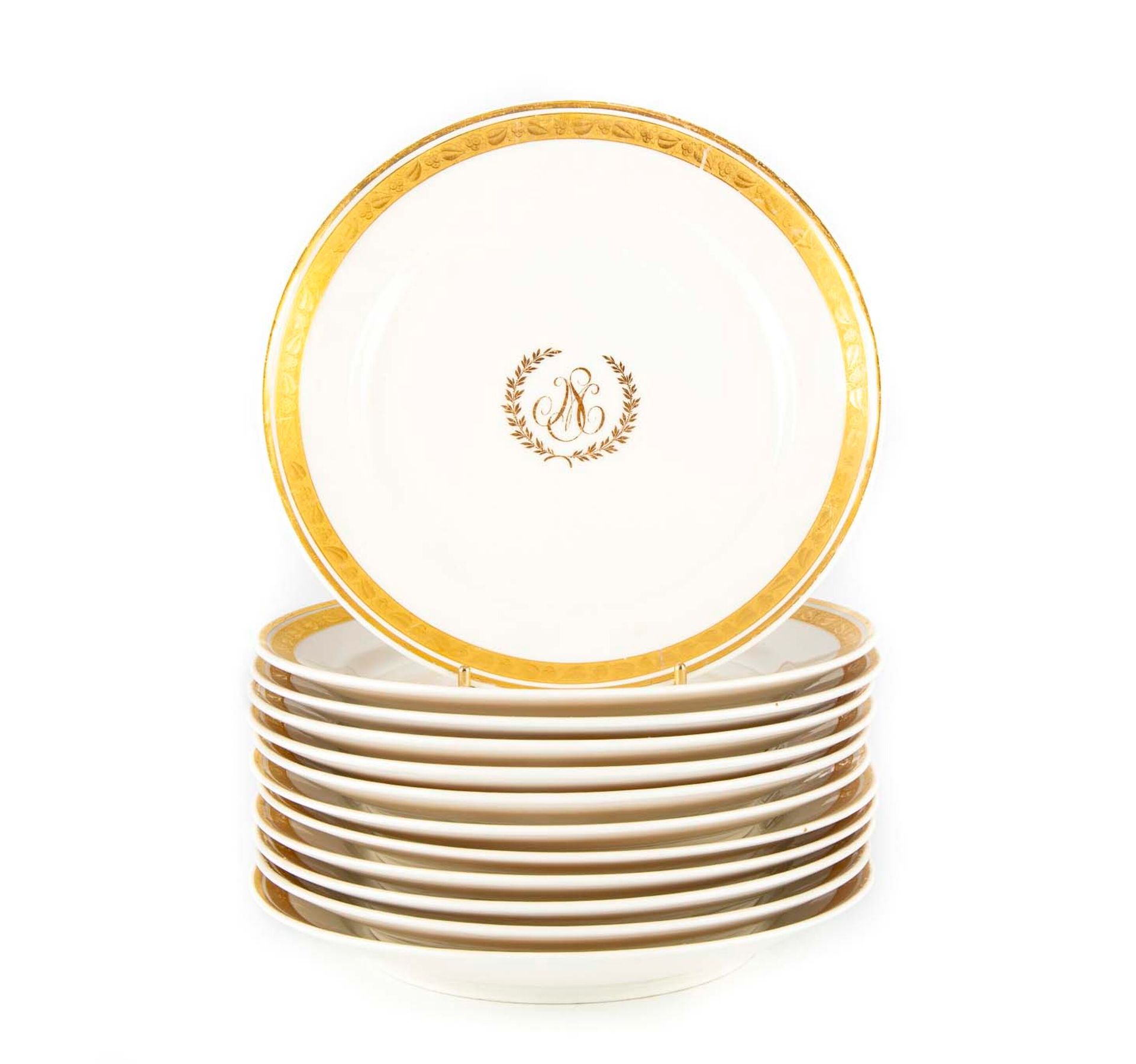 PARIS PARIS

Suite of 12 white porcelain plates with a gilded border of leaves a&hellip;