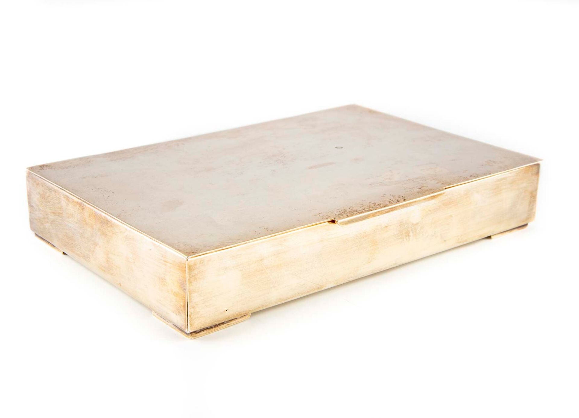 Null 纯银盒，有隔层，木质内壁

M.O. : Hecho en Mexico

约1950年

毛重：1162克。

H.4 cm; W. : 24 cm&hellip;