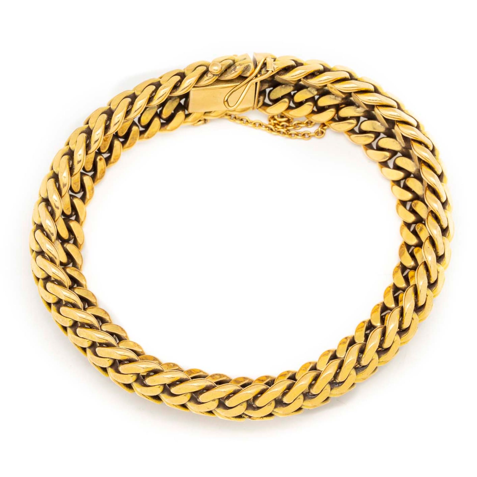Null Yellow gold bracelet with 3 rows of links

Weight : 96 g.