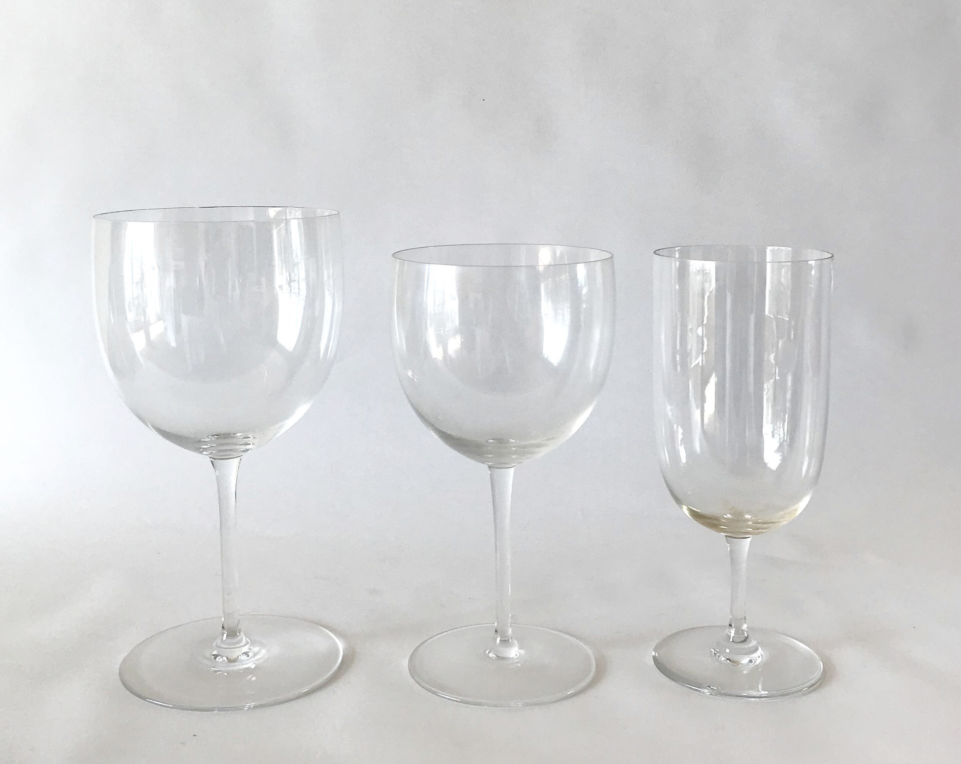 BACCARAT 
生产BACCARAT





普通水晶有柄杯套装包括：7只水杯，7只白葡萄酒杯和8只红葡萄酒杯





签名并盖章