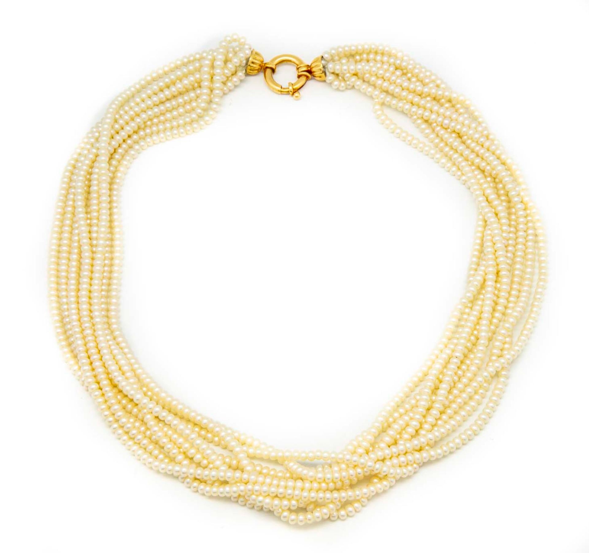 Null Halskette mit neun Reihen von gedrehten Flussperlen, Goldverschluss