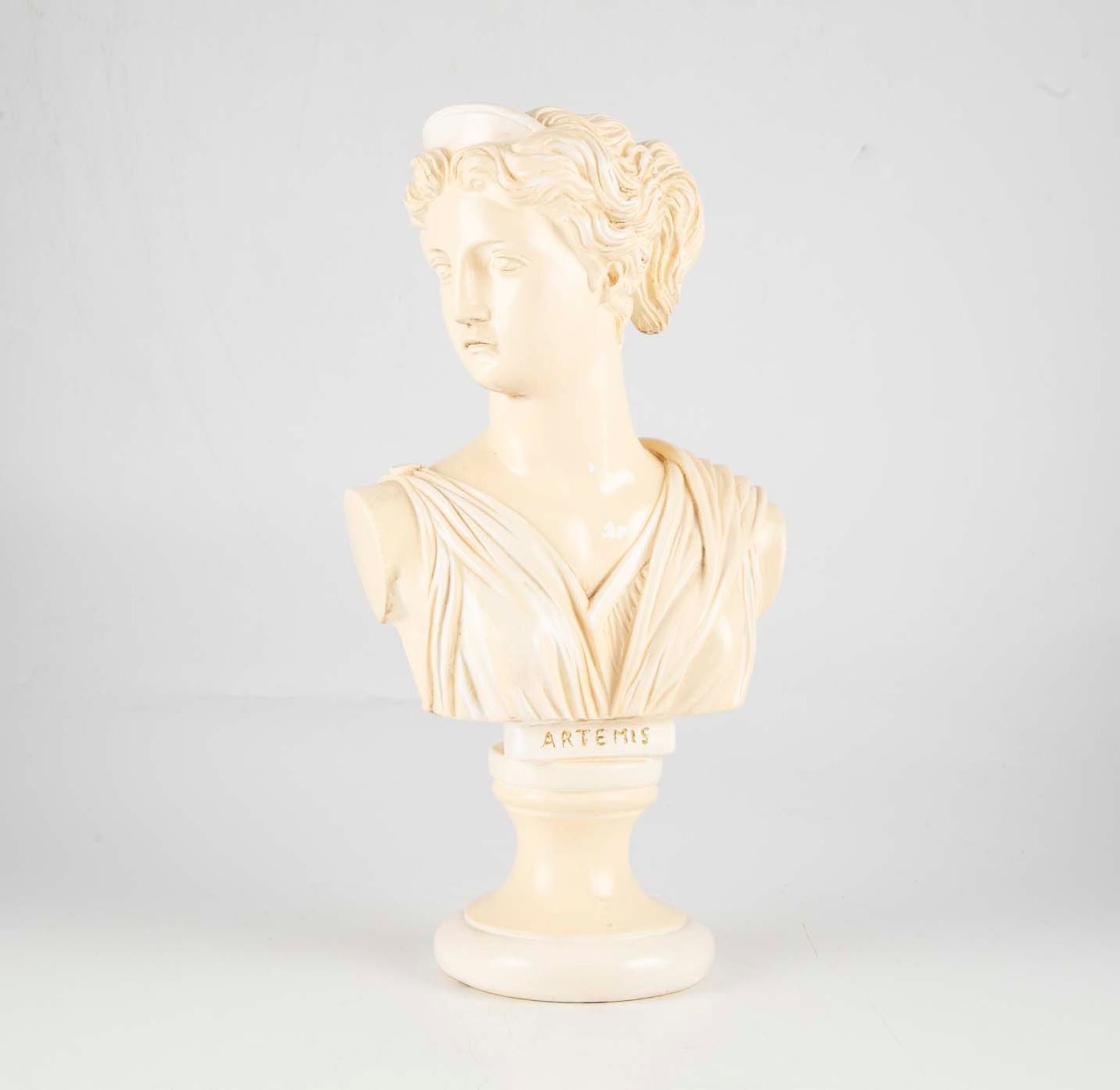 Null Buste d'Artemis en plâtre

Marque JPMD - 319

H. : 32 cm