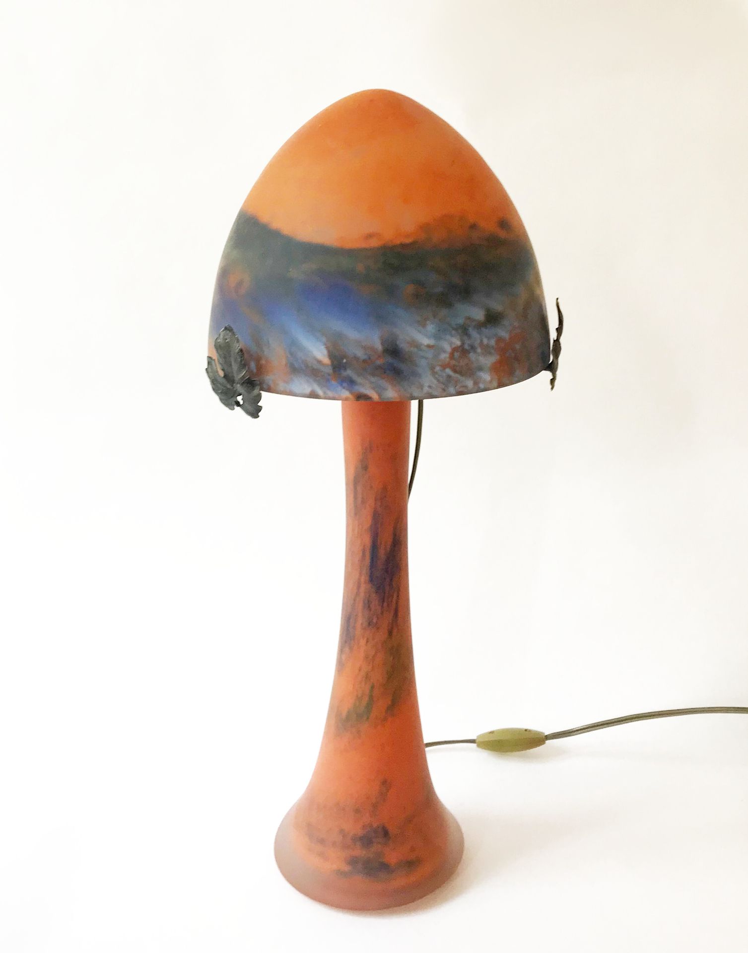 TIEF TIEF

Lampe champignon en verre marmoréen dans le goût de DAUM

Signé 

H :&hellip;