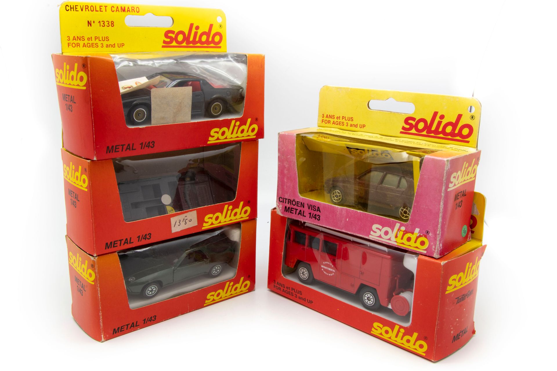 SOLIDO SOLIDO 1/43

Lot de 4 véhicules en BO dont une Camaro n°1338, une Visa Ci&hellip;