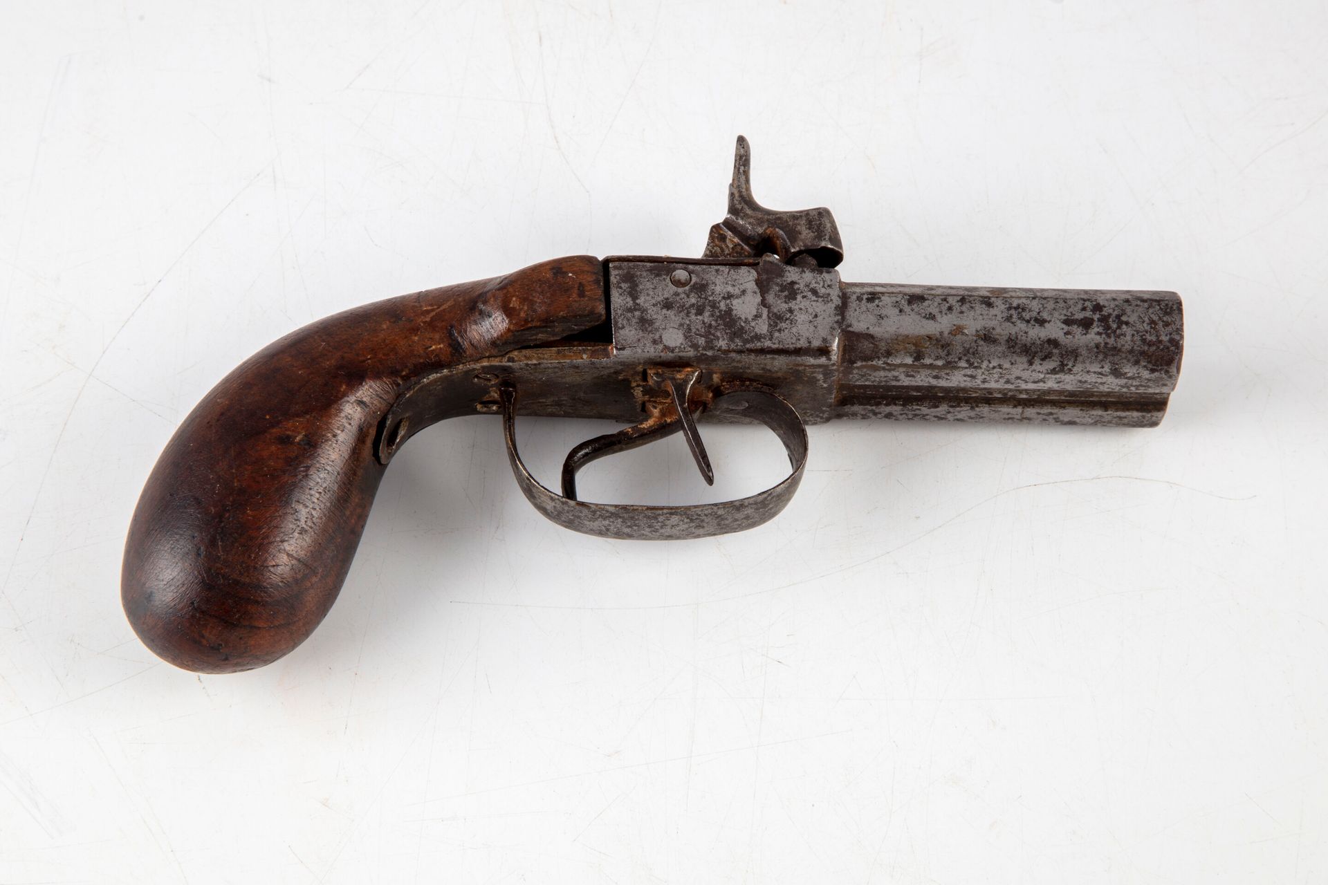 Null Pistolet à double canon, crosse en bois

L. : 17 cm