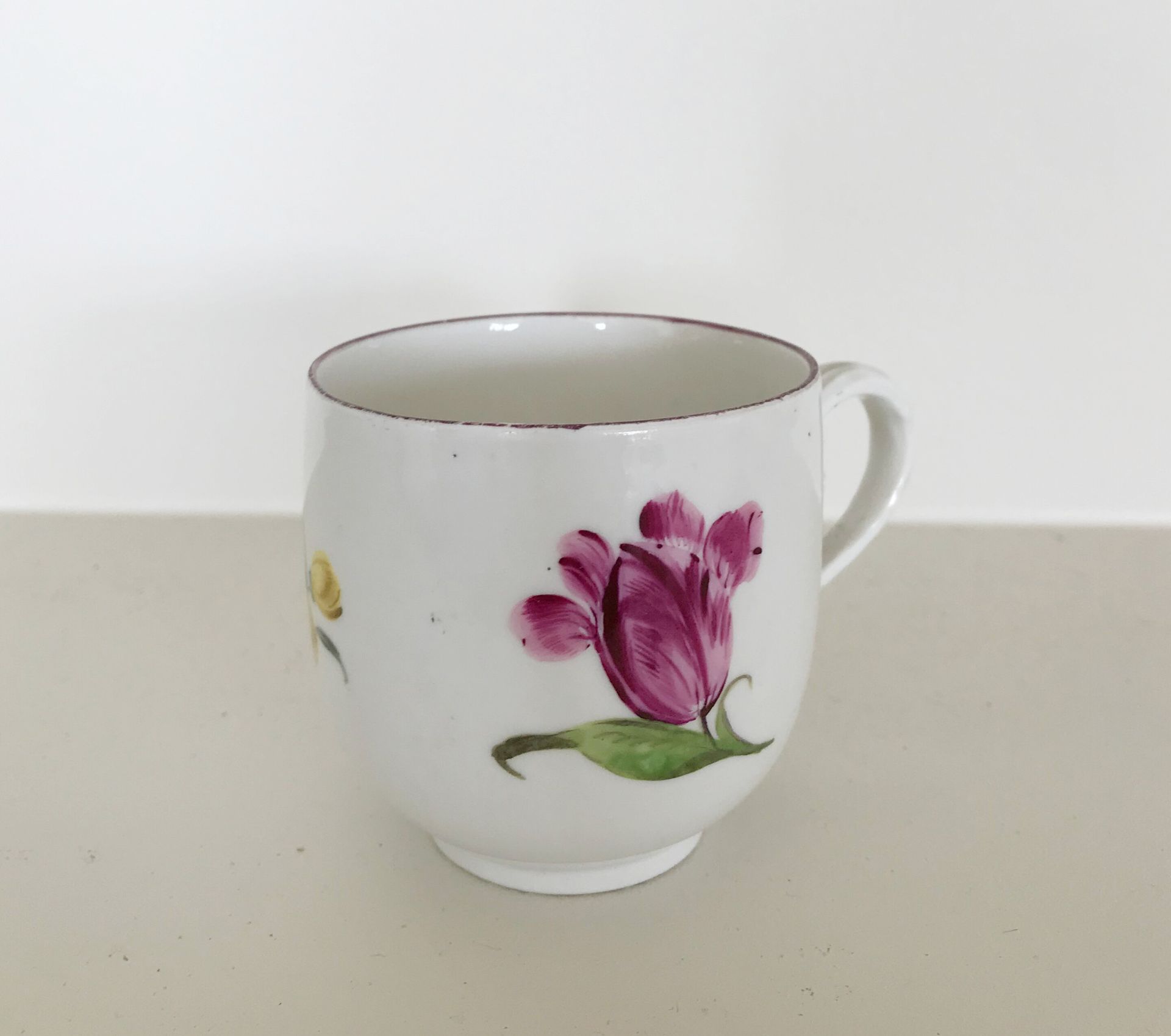 MEISSEN MEISSEN 

Tasse en porcelaine à décor de fleurs au naturel

Marque sous &hellip;